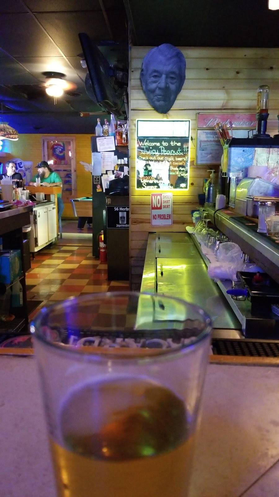 Juicy Peanut Bar & Grill | restaurant | 724 W Main St, Mascoutah, IL 62258, USA | 6185662299 OR +1 618-566-2299