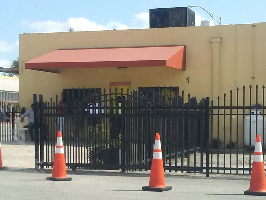 Saint City B-B-Q | restaurant | 9302 NW 22nd Ave, Miami, FL 33147, USA | 3056933877 OR +1 305-693-3877