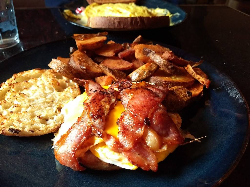 Shilohs Restaurant | restaurant | 504 Laconia Rd, Tilton, NH 03276, USA | 6035282528 OR +1 603-528-2528