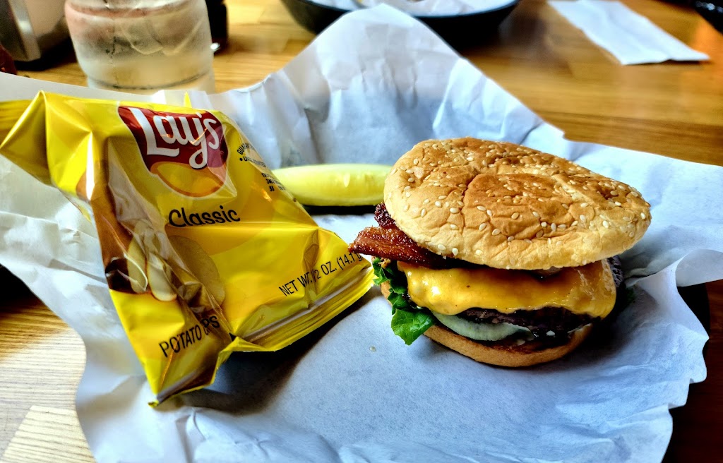 Barge Inn Tavern | restaurant | 358 SW Bay Blvd., Newport, OR 97365, USA | 5412658051 OR +1 541-265-8051