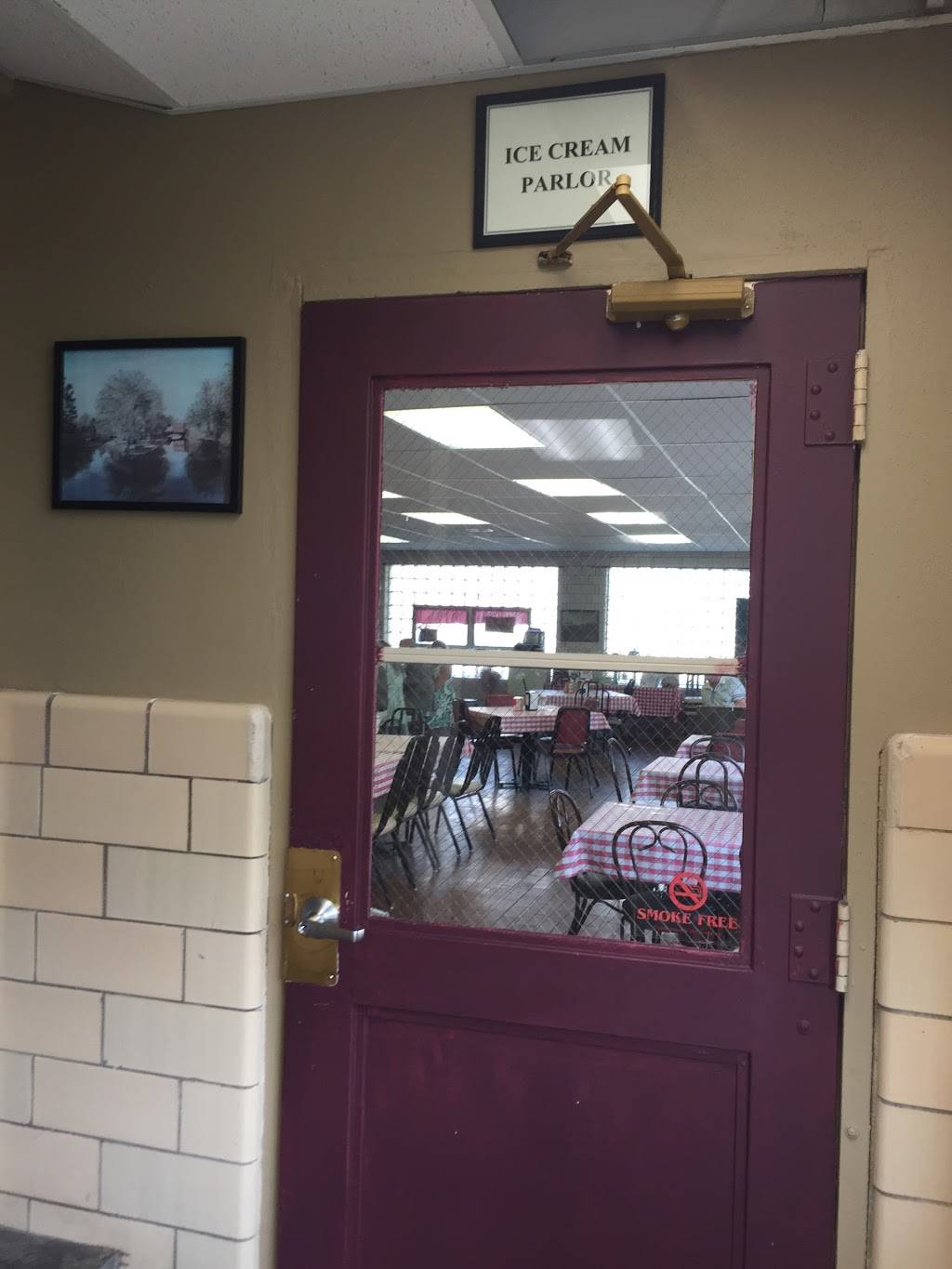 Millers Ice Cream Parlor | restaurant | 635 State St, Eaton Rapids, MI 48827, USA | 5174411792 OR +1 517-441-1792