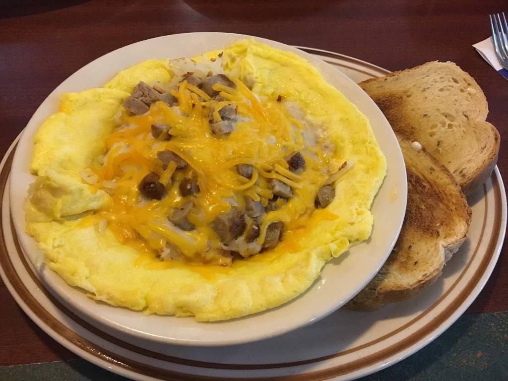 Great Lakes Family Restaurant | restaurant | 5834 Highland Rd, Waterford Twp, MI 48327, USA | 2487421846 OR +1 248-742-1846