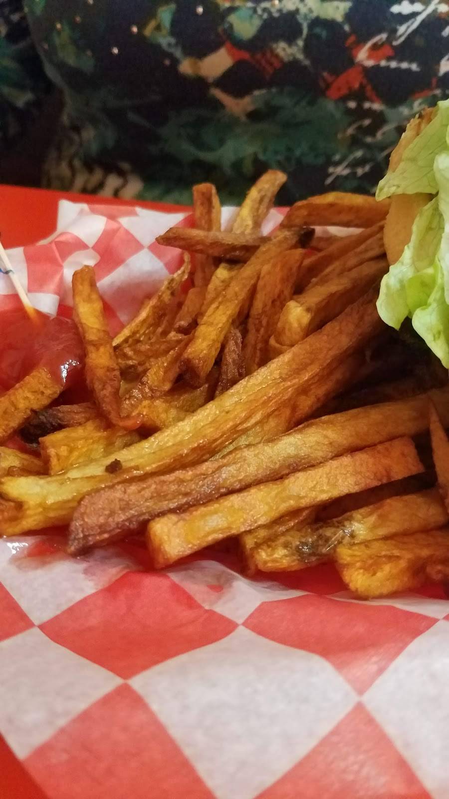 Meeks 152 Diner | restaurant | 203 E Main St, Binger, OK 73009, USA | 4056569263 OR +1 405-656-9263