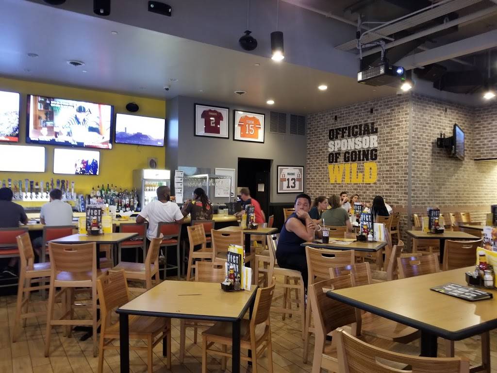 Buffalo Wild Wings | meal takeaway | 11401 NW 12th St Ste E526, Miami, FL 33172, USA | 3055132660 OR +1 305-513-2660