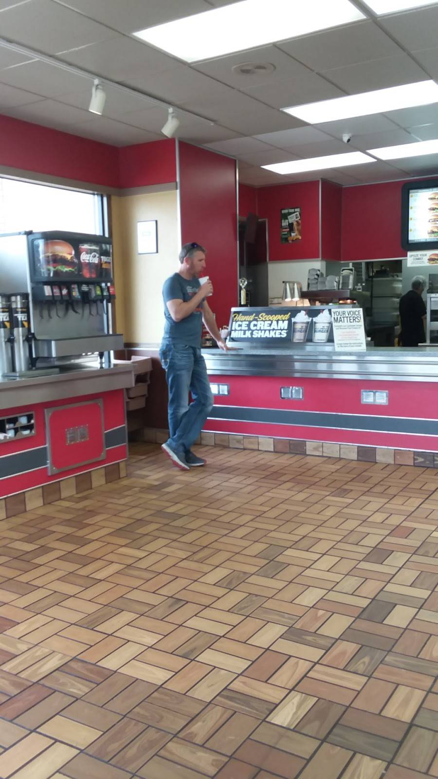 Hardees | restaurant | 605 N Water St, Black River Falls, WI 54615, USA | 7152847191 OR +1 715-284-7191