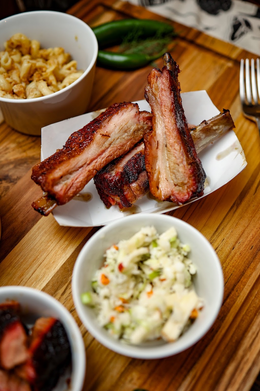 Smokey Mitten Barbeque | meal delivery | 8661 W Sherwood Rd, Fowlerville, MI 48836, USA | 5173041977 OR +1 517-304-1977