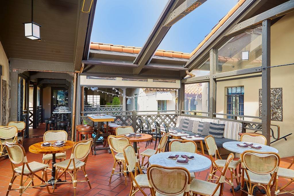 Lounge 31 | night club | 87 Highland Park Village, Dallas, TX 75205, USA | 2144203900 OR +1 214-420-3900