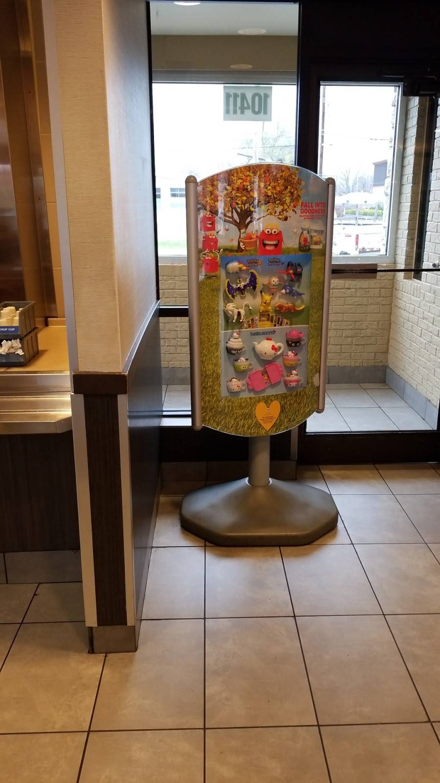 McDonalds | cafe | 10411 Dixie Hwy, Louisville, KY 40272, USA | 5029357889 OR +1 502-935-7889