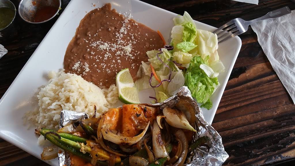 Mariscos Hector Sports Bar and Grill | restaurant | 1208 E McFadden Ave, Santa Ana, CA 92705, USA | 7146174044 OR +1 714-617-4044