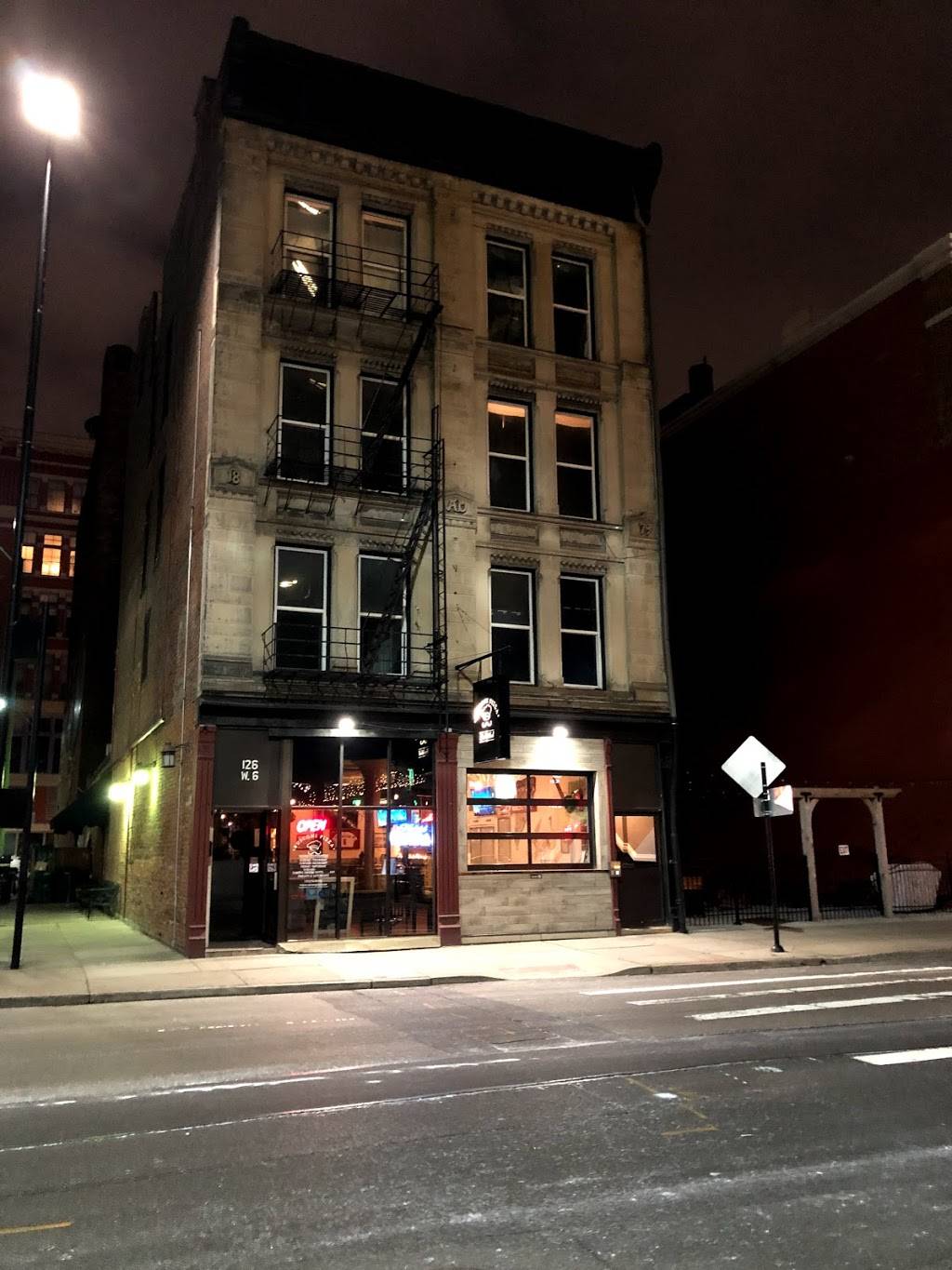 Rusconi Pizza Pub | restaurant | 126 W 6th St, Cincinnati, OH 45202, USA | 5137212253 OR +1 513-721-2253