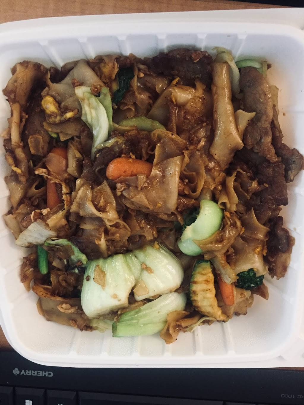 Khob Khun Thai Food | restaurant | 301-399 SW 5th Ave, Portland, OR 97204, USA | 5037025844 OR +1 503-702-5844