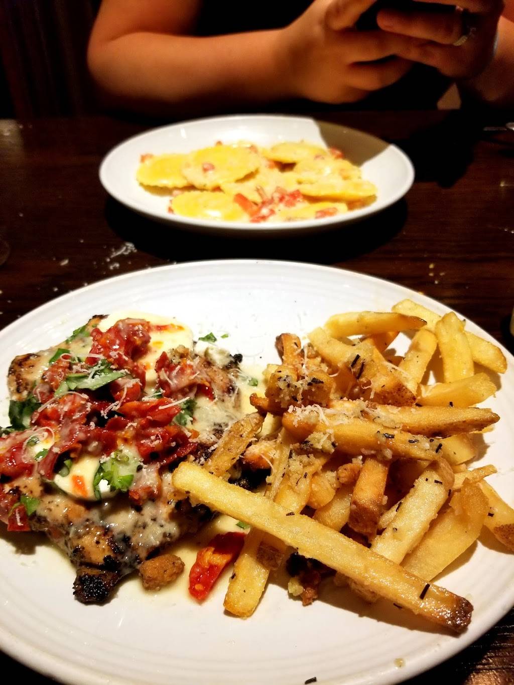 Carrabbas Italian Grill | restaurant | 5250 Carlisle Pike, Mechanicsburg, PA 17050, USA | 7177959200 OR +1 717-795-9200
