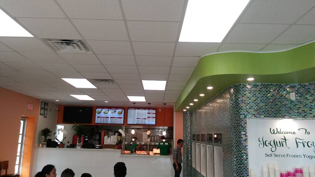 Ninas Chicken Seafood & Froyo | restaurant | 4400 E Berry St, Fort Worth, TX 76105, USA | 6827083000 OR +1 682-708-3000