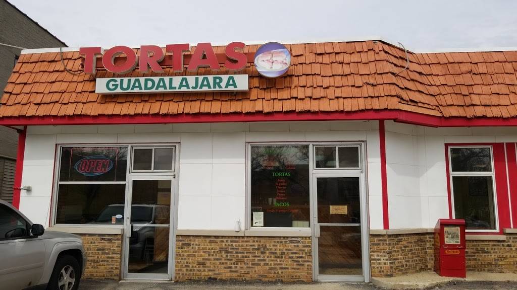 Tortas Guadalajara | restaurant | 5 S Lake St, Aurora, IL 60506, USA | 6308443292 OR +1 630-844-3292