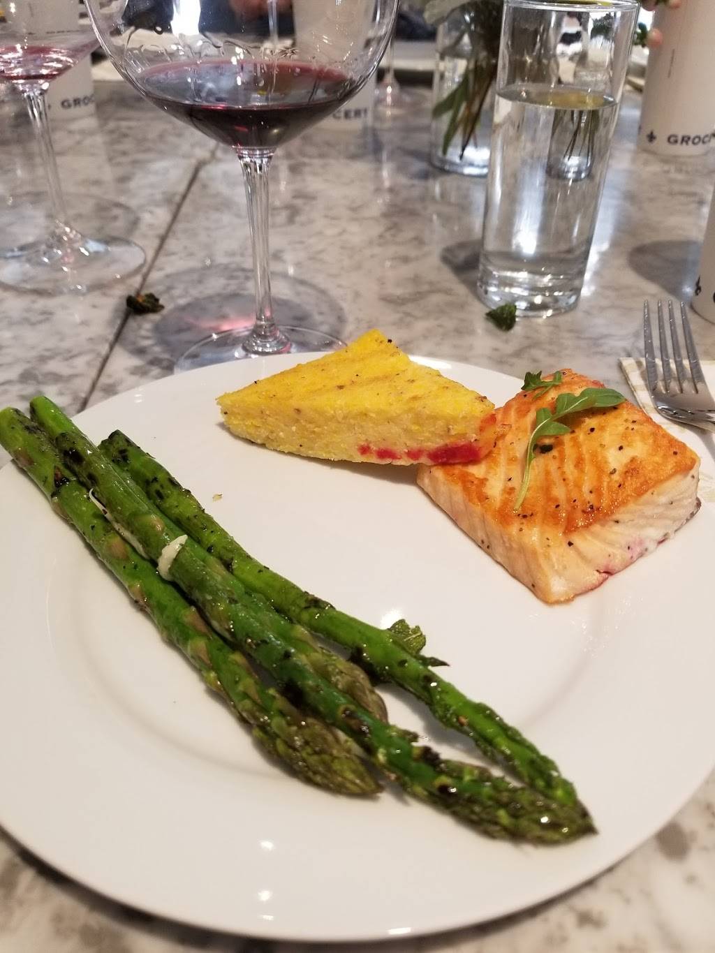 Royal Blue Grocery - Highland Park Village | cafe | 1 Highland Park Village, Dallas, TX 75205, USA | 2145269516 OR +1 214-526-9516