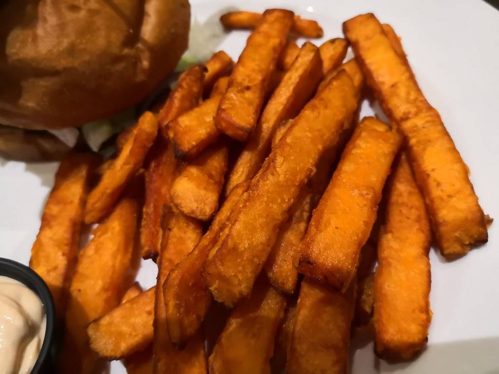 Southcote 53 Tap and Grill | restaurant | 534 Garner Rd E, Ancaster, ON L9G 3K9, Canada | 2892398888 OR +1 289-239-8888