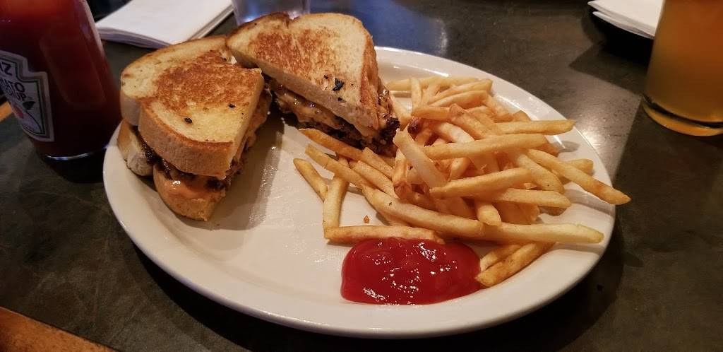 The Railshake | restaurant | 504 Walnut St, Highland, IL 62249, USA | 6186514900 OR +1 618-651-4900