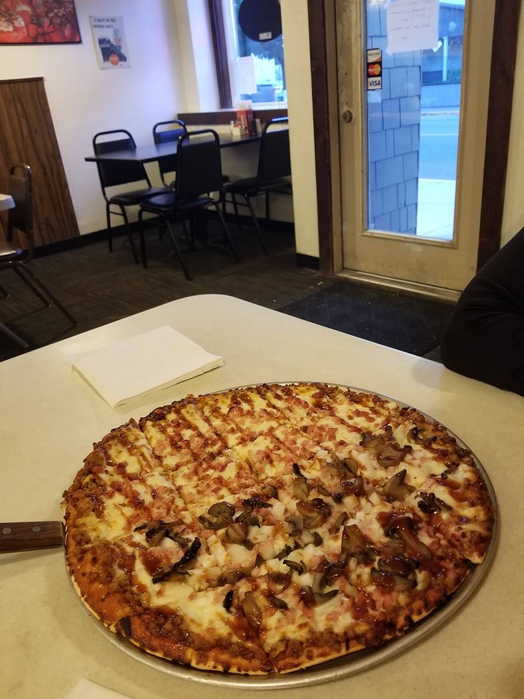 Chuckwagon Pizza | restaurant | 203 S Washington St, Swayzee, IN 46986, USA | 7659227989 OR +1 765-922-7989