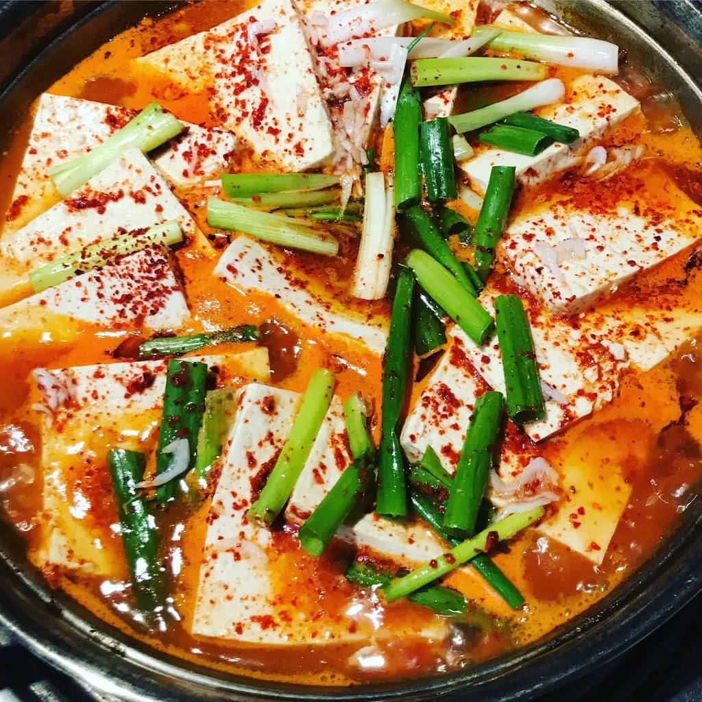 명가족발 Myung Ga Jokbal | restaurant | 3063 W 8th St, Los Angeles, CA 90005, USA | 2133680880 OR +1 213-368-0880