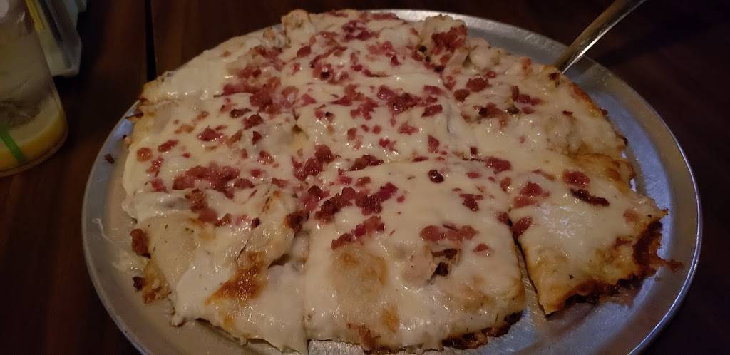 Buddes Pizza & Spirits | restaurant | 425 E Main St, Galesburg, IL 61401, USA | 3093433502 OR +1 309-343-3502