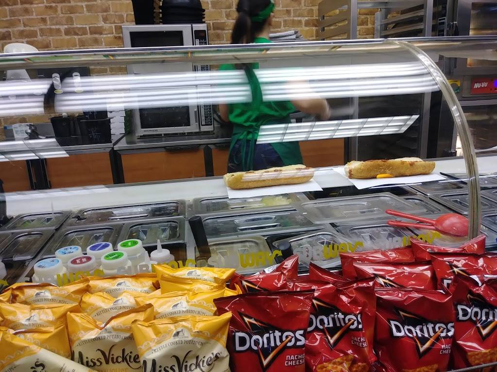 Subway | restaurant | 400 East Ave, Lomira, WI 53048, USA | 9202697899 OR +1 920-269-7899