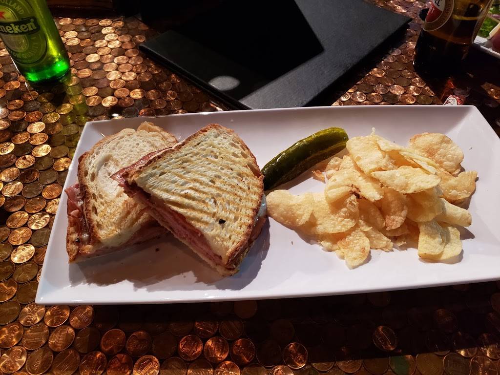 Lucky Bernies | restaurant | 420 East, IL-173 Unit 111, Antioch, IL 60002, USA | 2247888733 OR +1 224-788-8733