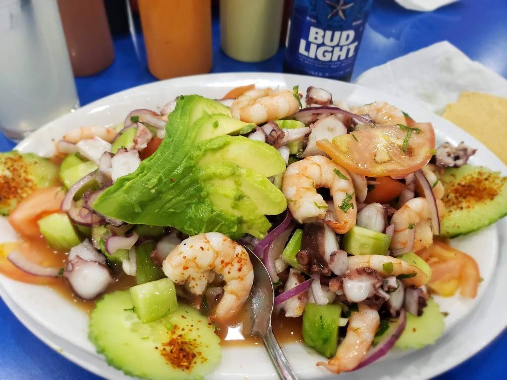 El Bucanero | restaurant | 8300 Marbach Rd, San Antonio, TX 78227, USA | 2106457337 OR +1 210-645-7337