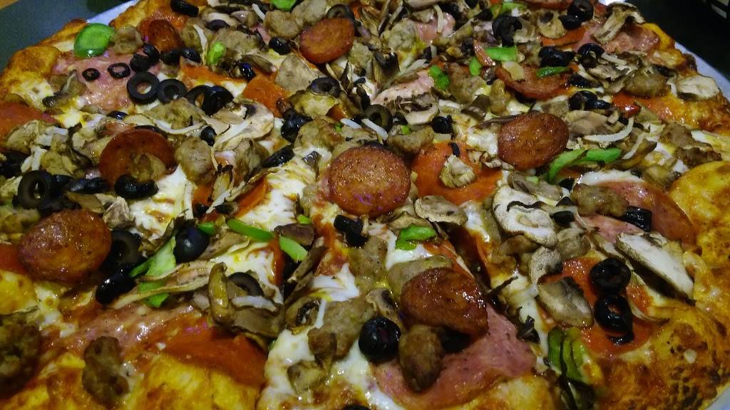 Round Table Pizza | meal delivery | 2511 Naglee Rd, Tracy, CA 95304, USA | 2098320058 OR +1 209-832-0058