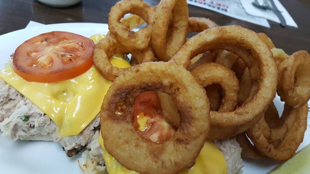 Hartbrook Cafe | restaurant | 600 Hartbrook Dr, Hartland, WI 53029, USA | 2623673930 OR +1 262-367-3930