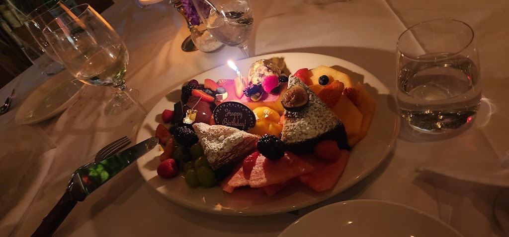 Avra Miami | restaurant | 17945 Collins Ave, Sunny Isles Beach, FL 33160, USA | 7868077555 OR +1 786-807-7555