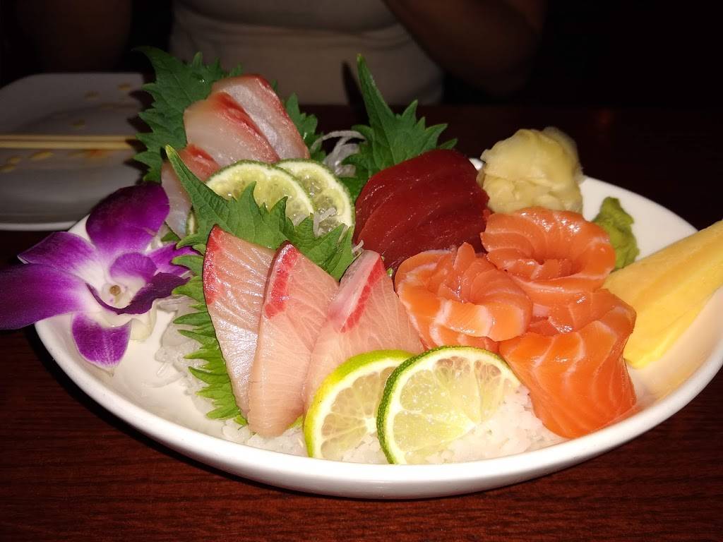 Sakura Teppanyaki & Sushi | restaurant | 730 W Diversey Pkwy, Chicago, IL 60614, USA | 7732482882 OR +1 773-248-2882