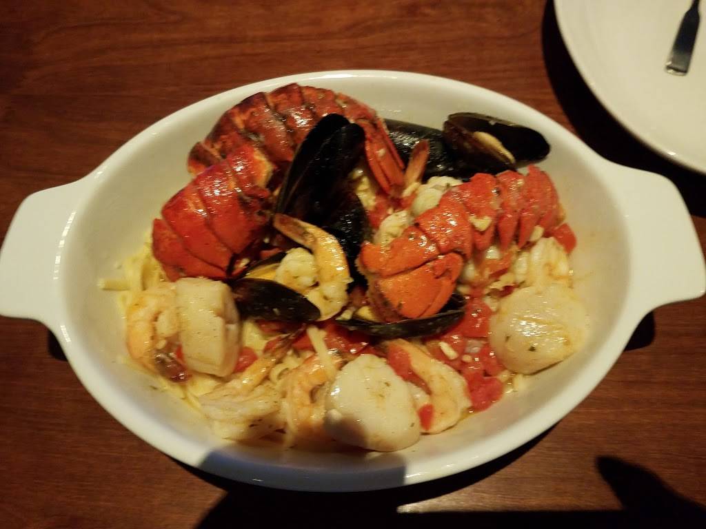 Red Lobster | restaurant | 810 S Wadsworth Blvd, Lakewood, CO 80226, USA | 3039365882 OR +1 303-936-5882