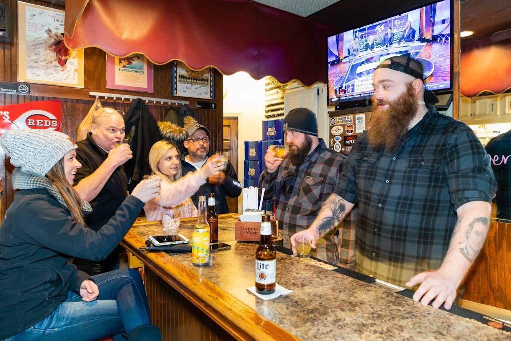 Madonnas Bar & Grill | restaurant | 11 E 7th St, Cincinnati, OH 45202, USA | 5136218838 OR +1 513-621-8838