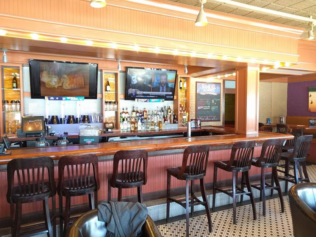 Uno Pizzeria & Grill | meal takeaway | 399 Squire Rd, Revere, MA 02151, USA | 7812892330 OR +1 781-289-2330