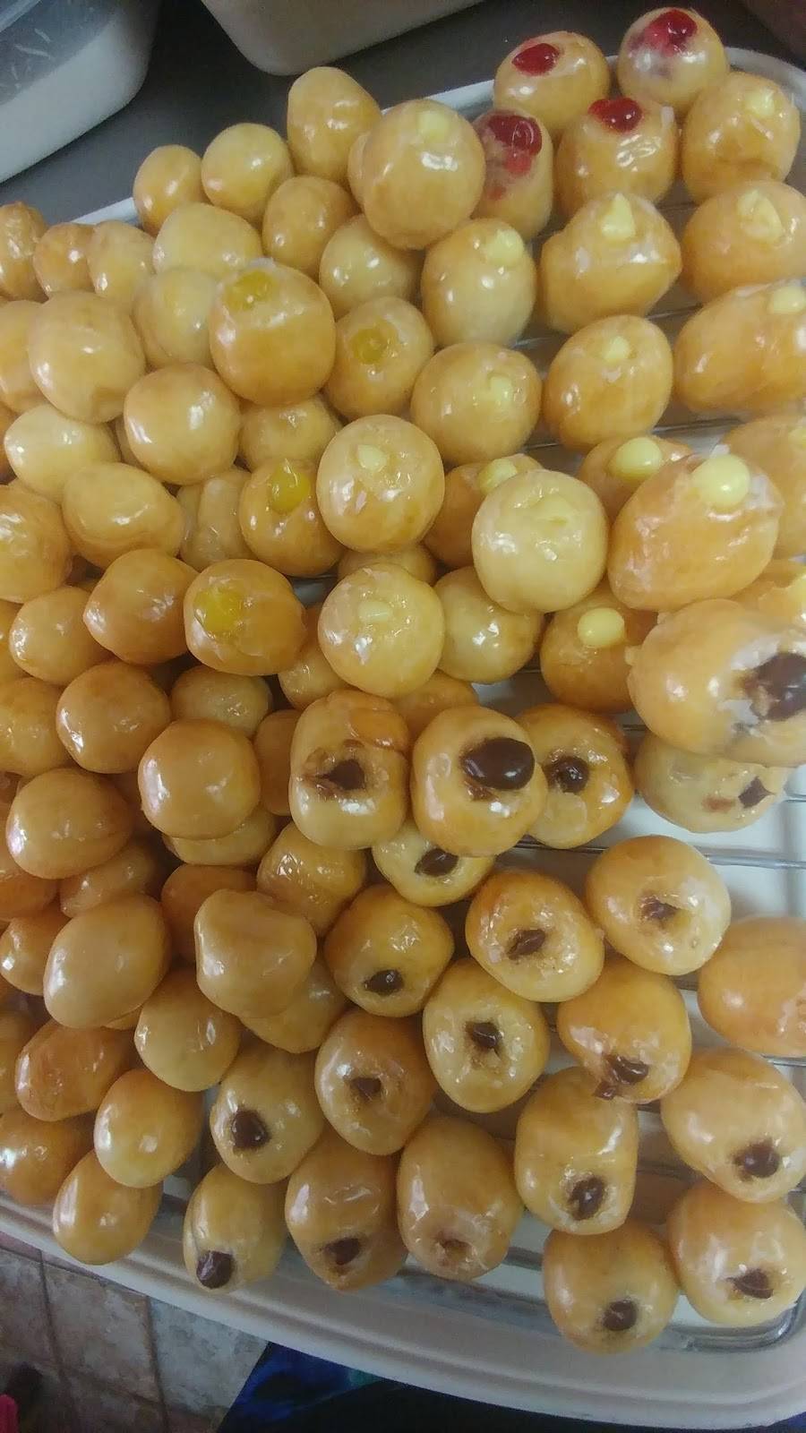 Donut World | restaurant | 2567 Gessner Rd, Houston, TX 77080, USA | 7134609459 OR +1 713-460-9459