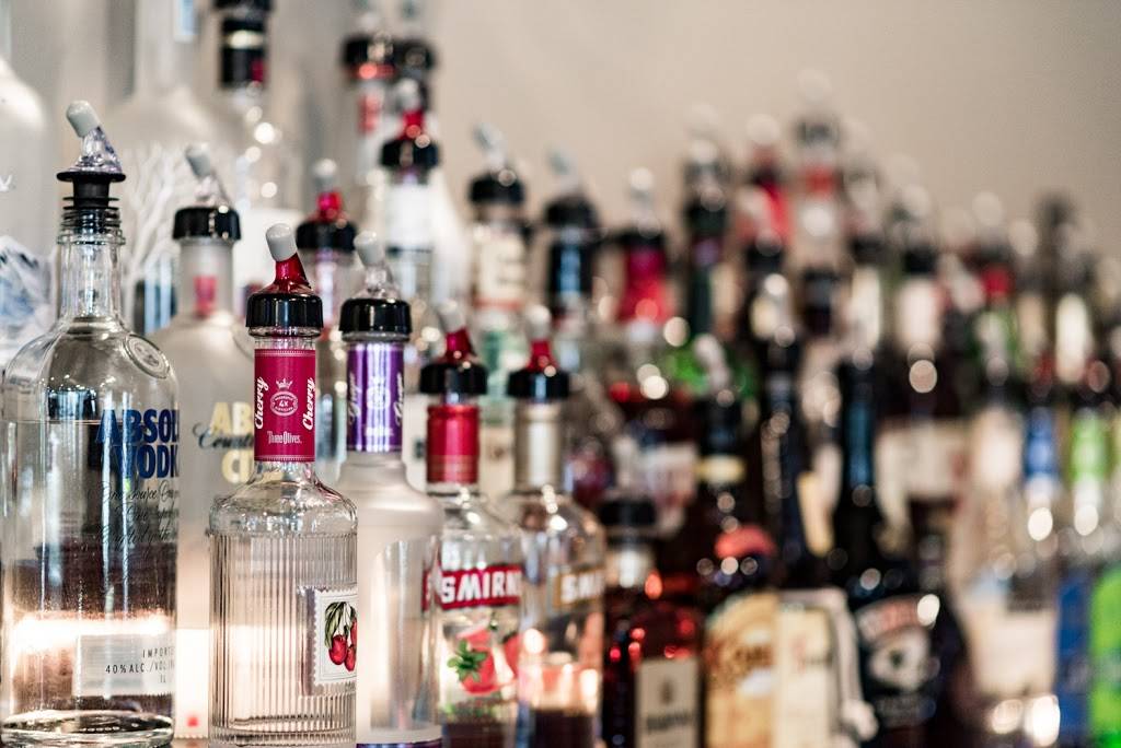 Twin Lakes Golf Course & Restaurant | restaurant | 100 Decker St, Bellevue, OH 44811, USA | 4194832842 OR +1 419-483-2842