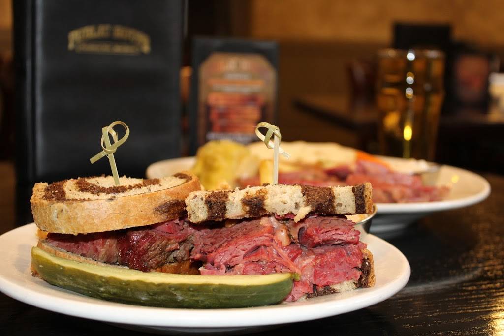 Public House of Woodstock | restaurant | 101 N Johnson St, Woodstock, IL 60098, USA | 8153376060 OR +1 815-337-6060