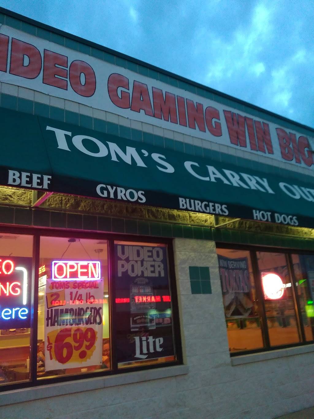 Toms Carry Out | meal takeaway | 3840 S Harlem Ave, Lyons, IL 60534, USA | 7084429331 OR +1 708-442-9331