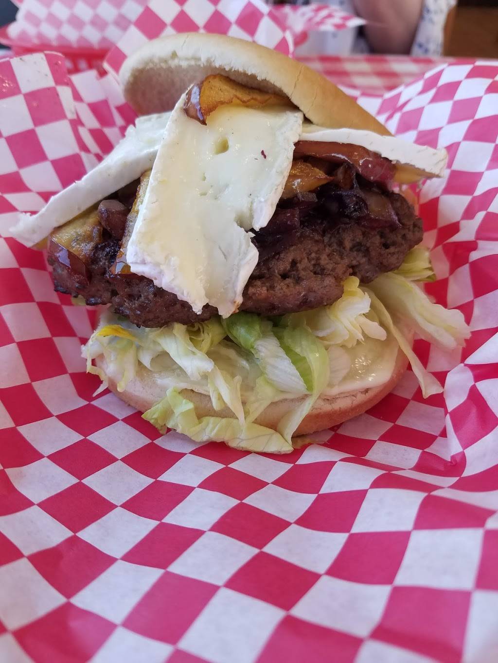 Lip Smackers | restaurant | 4200 N Pennsylvania Ave, Oklahoma City, OK 73112, USA | 4056049770 OR +1 405-604-9770