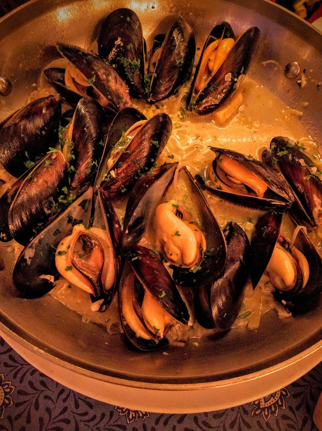 Bistro Moulin | restaurant | 867 Wave St, Monterey, CA 93940, USA | 8313331200 OR +1 831-333-1200