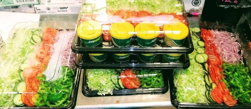 Subway Restaurants | restaurant | 3949 Mid Rivers Mall Dr, St Peters, MO 63376, USA | 6369222686 OR +1 636-922-2686