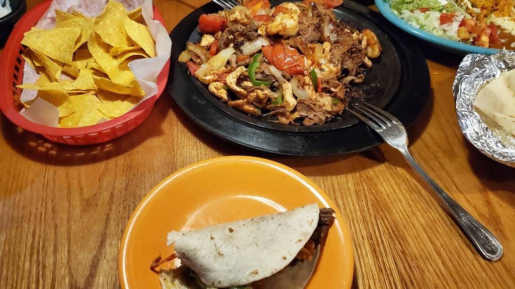 El Toro Mexican Restaurant | restaurant | 1120 1st Ave E, Shakopee, MN 55379, USA | 9524969080 OR +1 952-496-9080