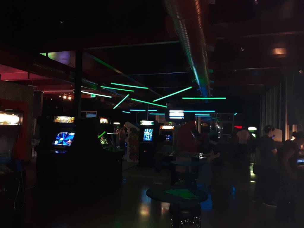 Glitch Restaurant & Arcade | restaurant | 2080 N Palm Canyon Dr, Palm Springs, CA 92262, USA | 2133575674 OR +1 213-357-5674