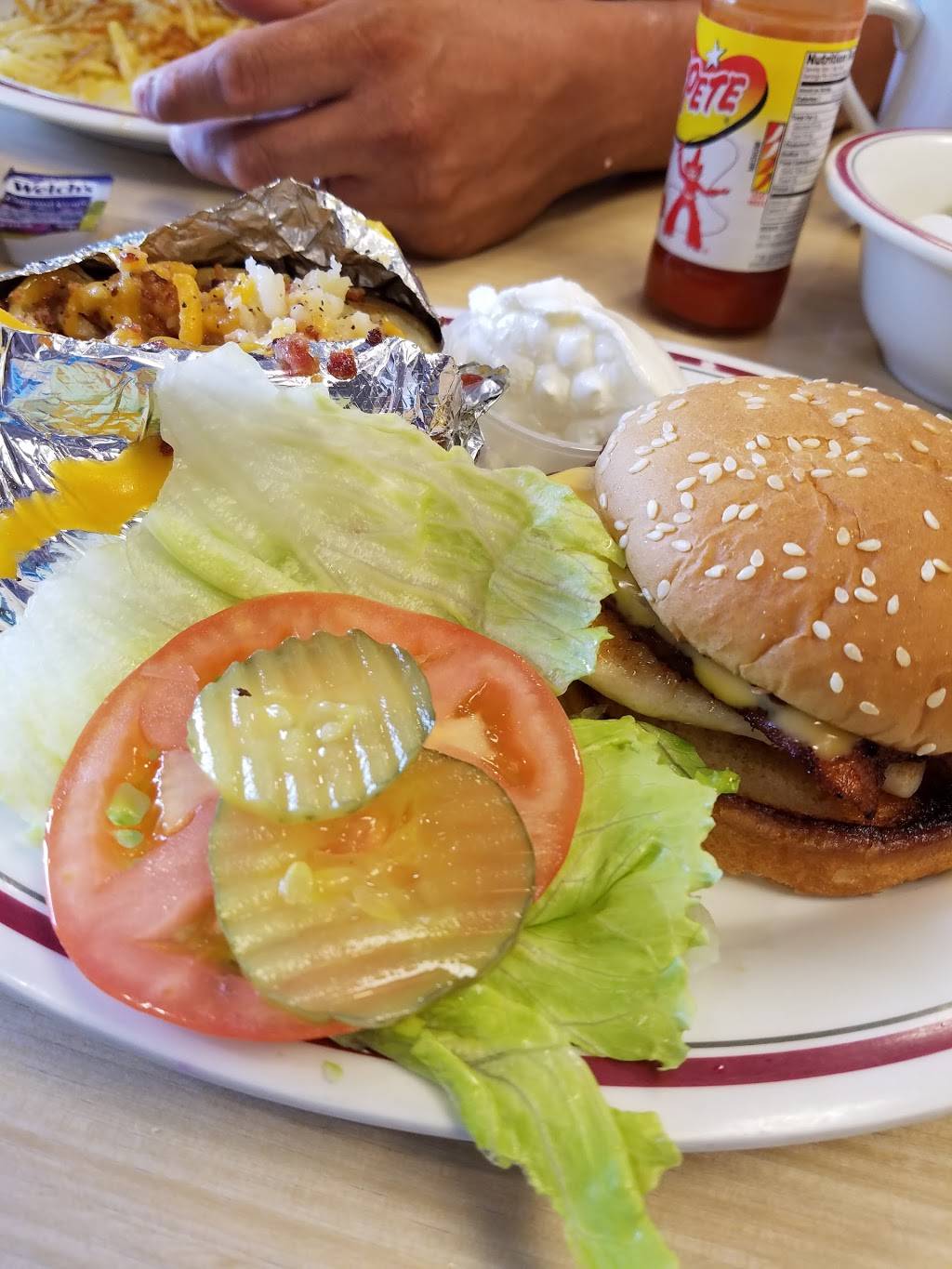 Huddle House | meal takeaway | 933 Folly Rd, Charleston, SC 29412, USA | 8437627404 OR +1 843-762-7404