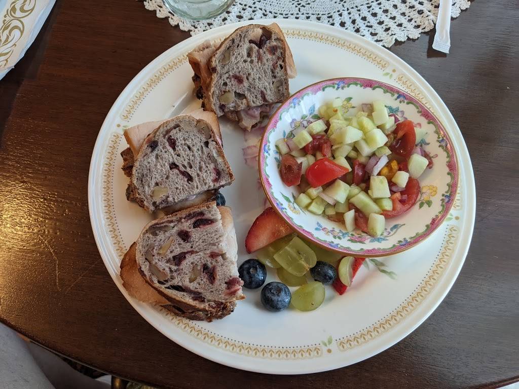 Shugahs | restaurant | 3187 Lee St, Pelham, AL 35124, USA | 2056243431 OR +1 205-624-3431