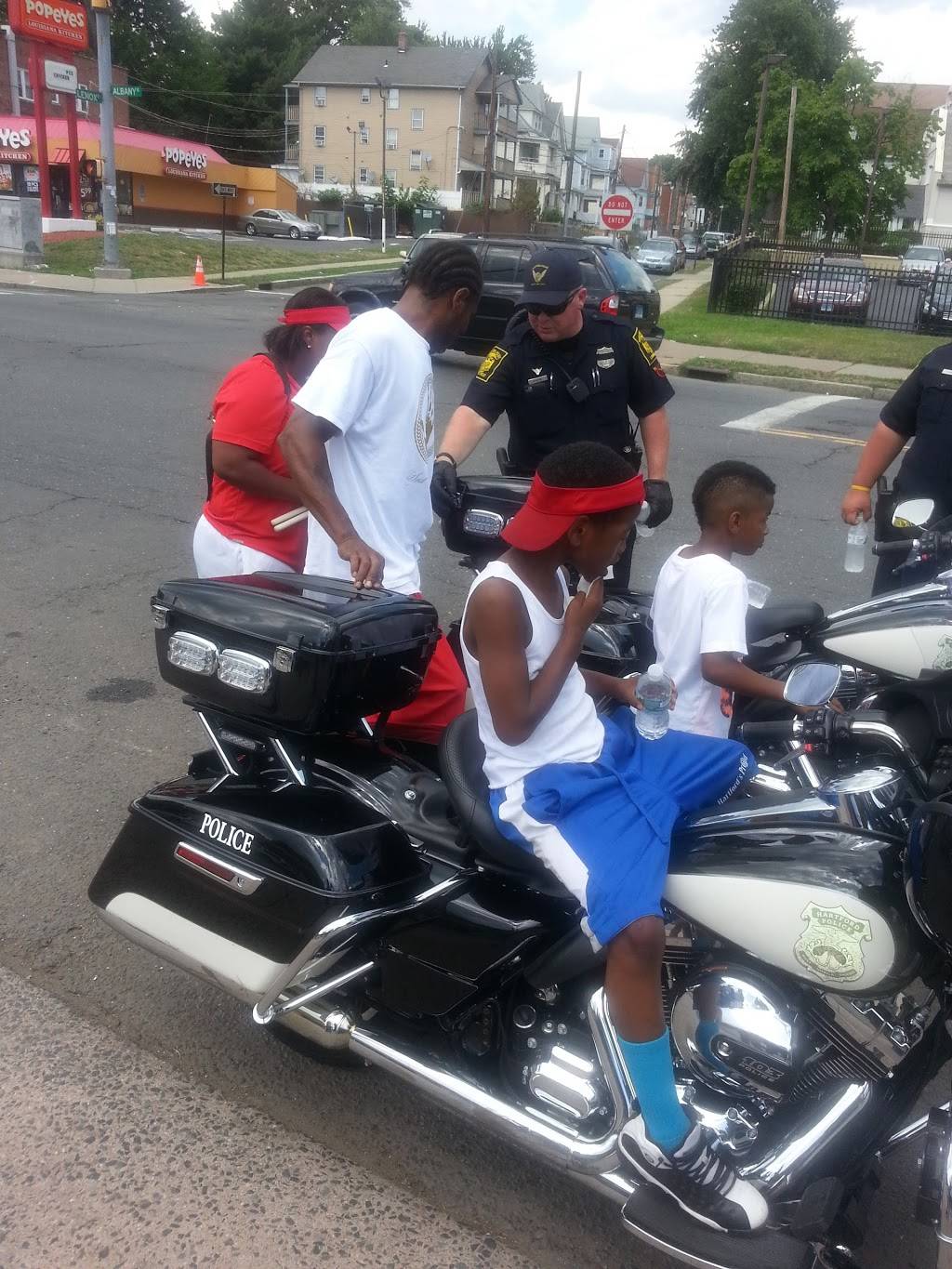 Popeyes Louisiana Kitchen | restaurant | 964 Albany Ave, Hartford, CT 06112, USA | 8602164487 OR +1 860-216-4487