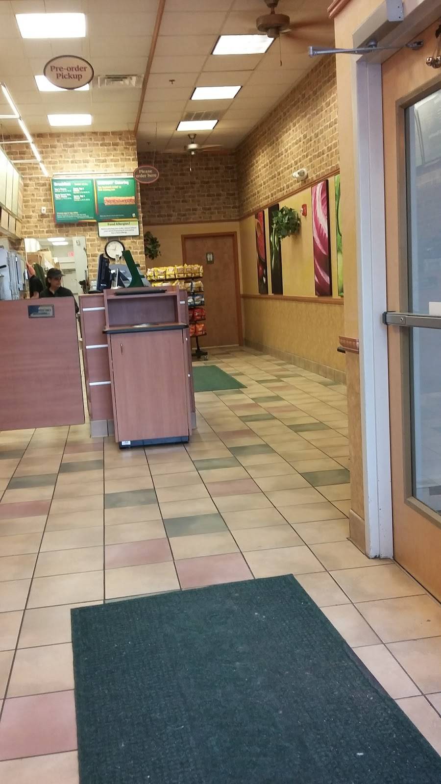 Subway | restaurant | 19 High St, Clinton, MA 01510, USA | 9787334483 OR +1 978-733-4483