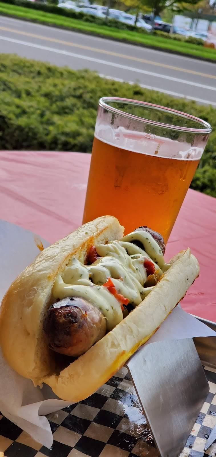 Bangers & Brews Eugene | restaurant | 2506 Willakenzie Rd, Eugene, OR 97401, USA | 5415058004 OR +1 541-505-8004
