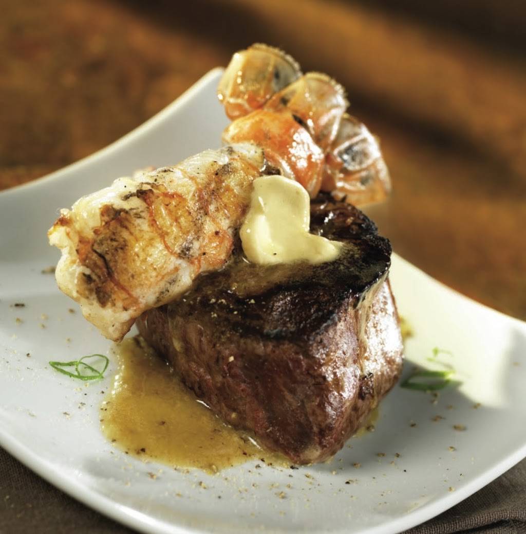 Gourmeyeur | restaurant | 3535 Desserte Nord Autoroute 440 O, Laval, QC H7P 5G9, Canada | 4506815528 OR +1 450-681-5528