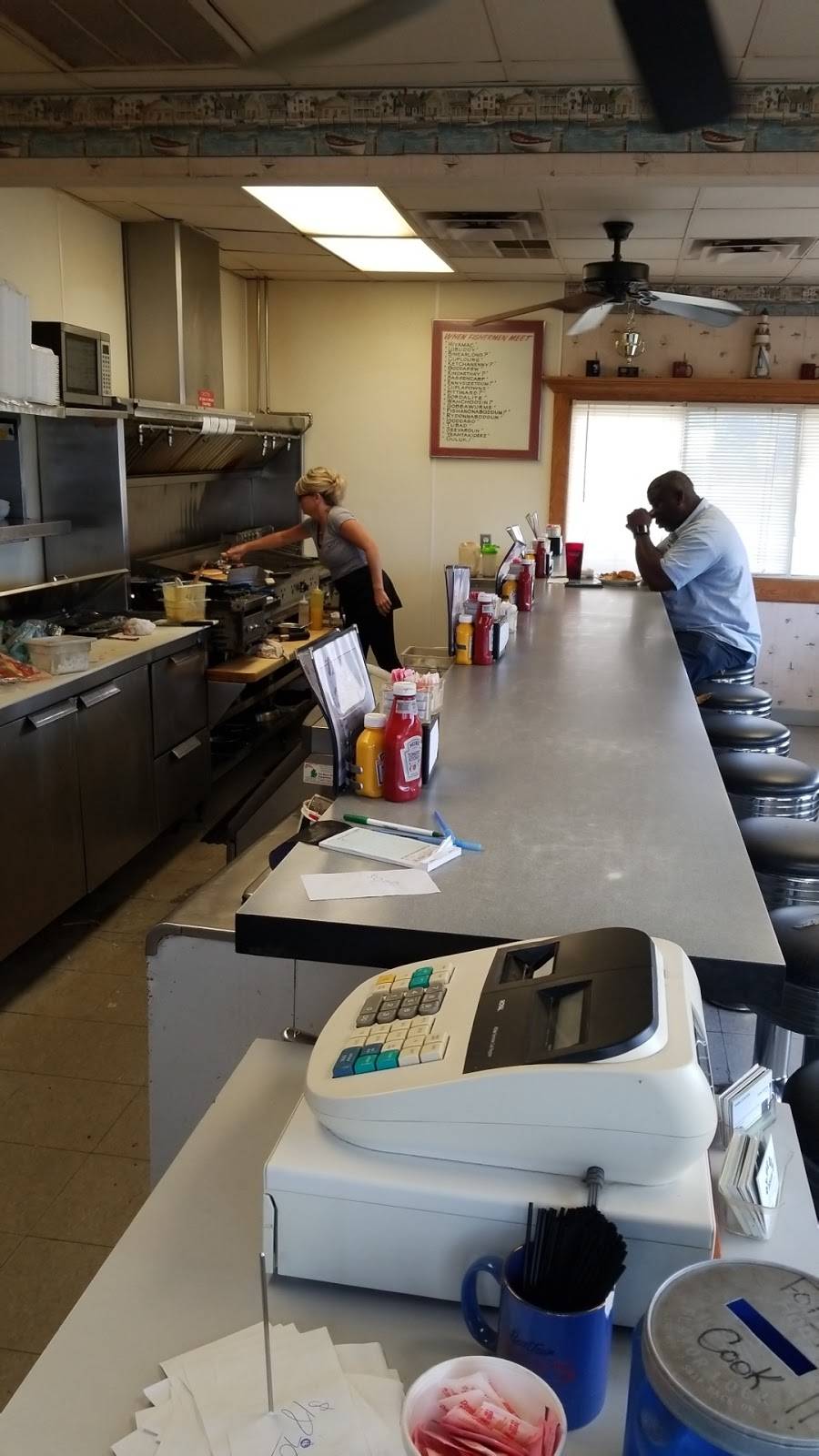 Boat Town Willys | restaurant | 28409 S River Rd, Harrison Charter Township, MI 48045, USA | 5864653900 OR +1 586-465-3900